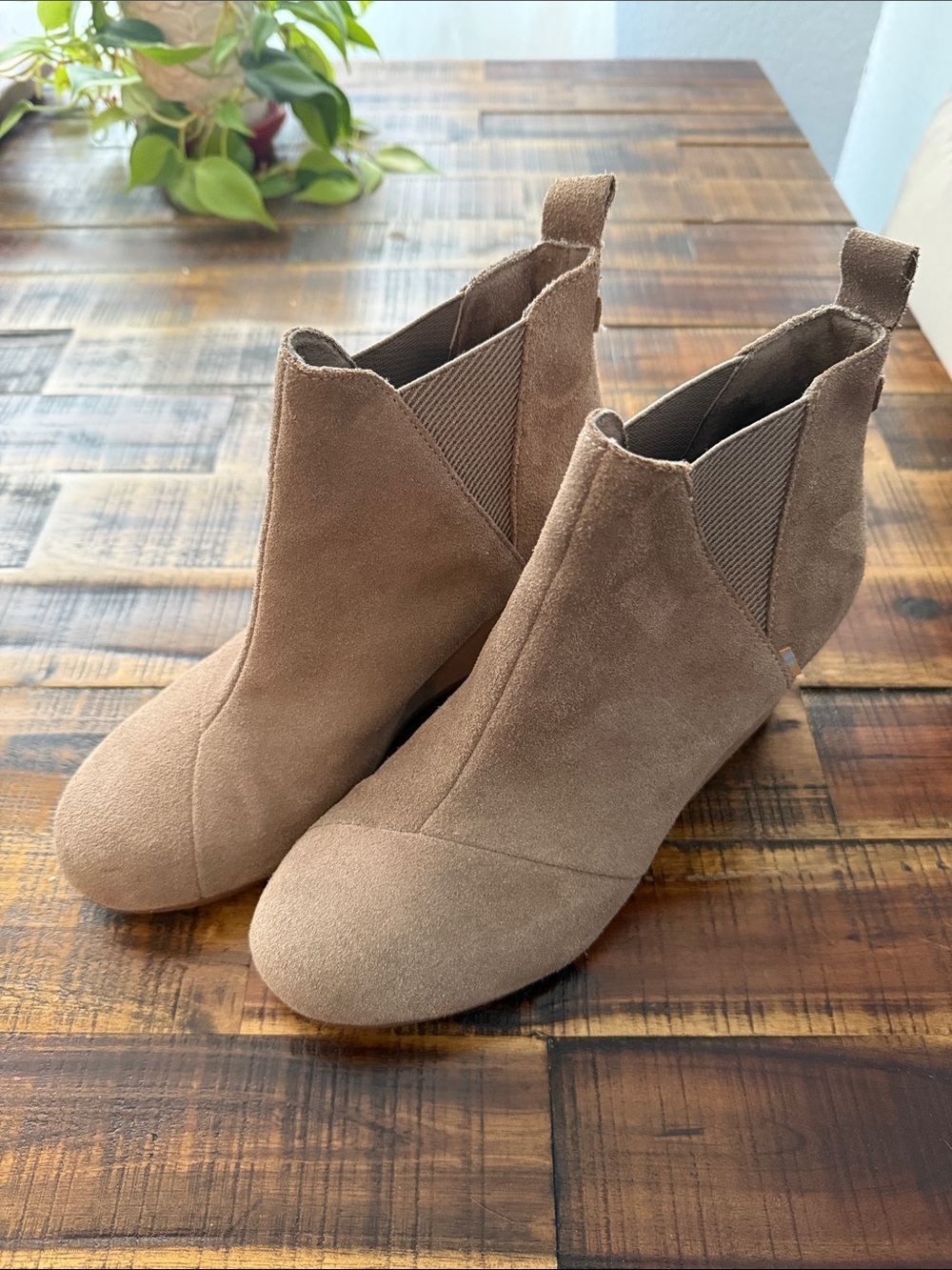 Toms Booties Kelsey Wedge Booties Tan Natural Suede Women's Size 8